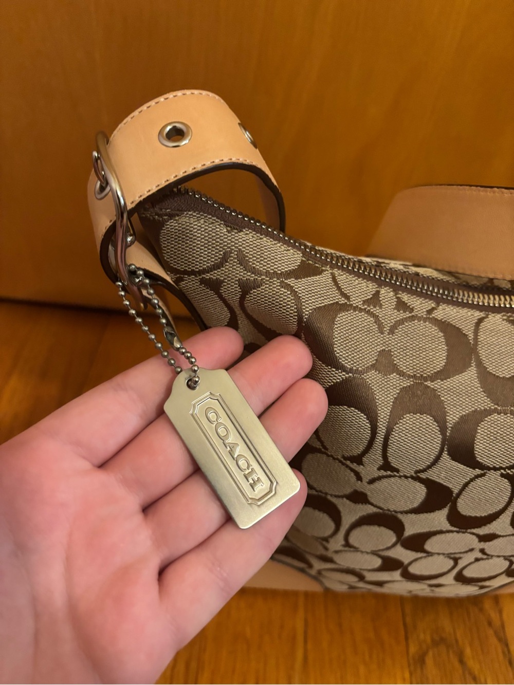 Coach Signature Canvas Hobo Bag in Khaki/Tan EUC - Picture 3 of 16